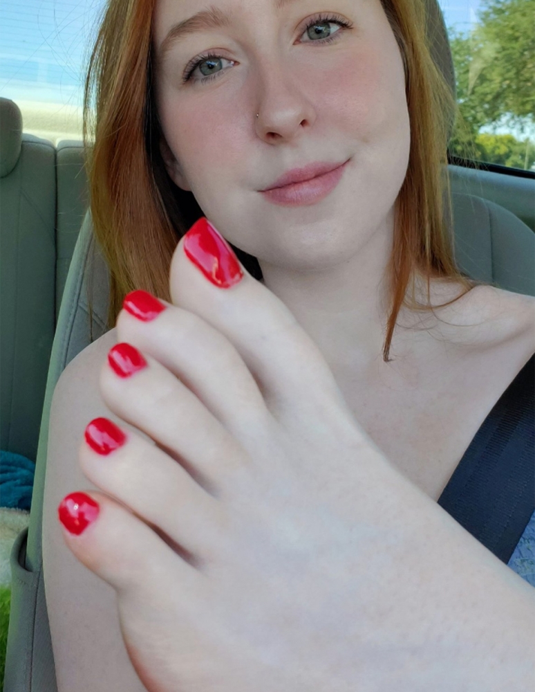 Goddess Lindsay - Foot Adoration, Foot Fetish Directory and Foot Fetish